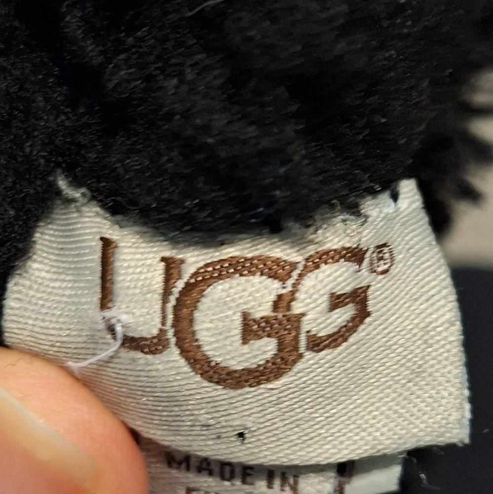 UGG | Black, Stiched Suede Gloves